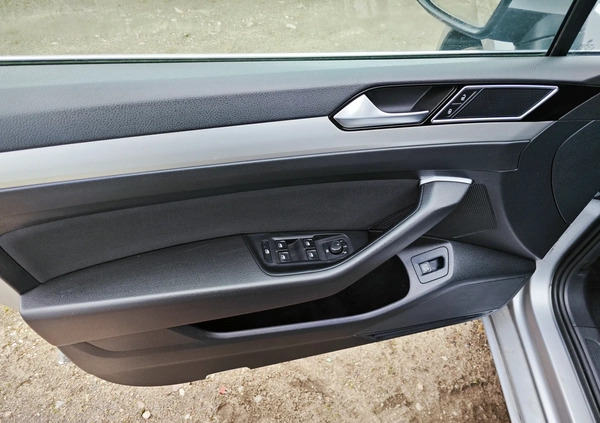Volkswagen Passat cena 80000 przebieg: 125000, rok produkcji 2018 z Golczewo małe 466